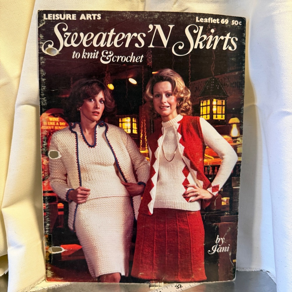 Leisure‎ Arts Sweaters N Skirts Leaflet 69 Vintage Knitting Crochet Pattern